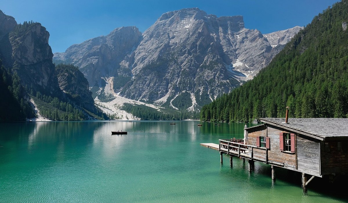 Seasonal maintenance checklist for wooden cabins